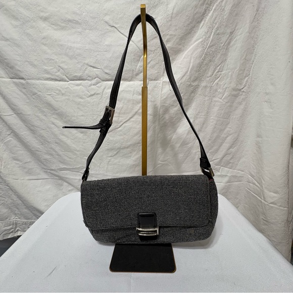 Baguette bag in grey wool and black leather with silver-tone hardware. - Picture 2 of 8